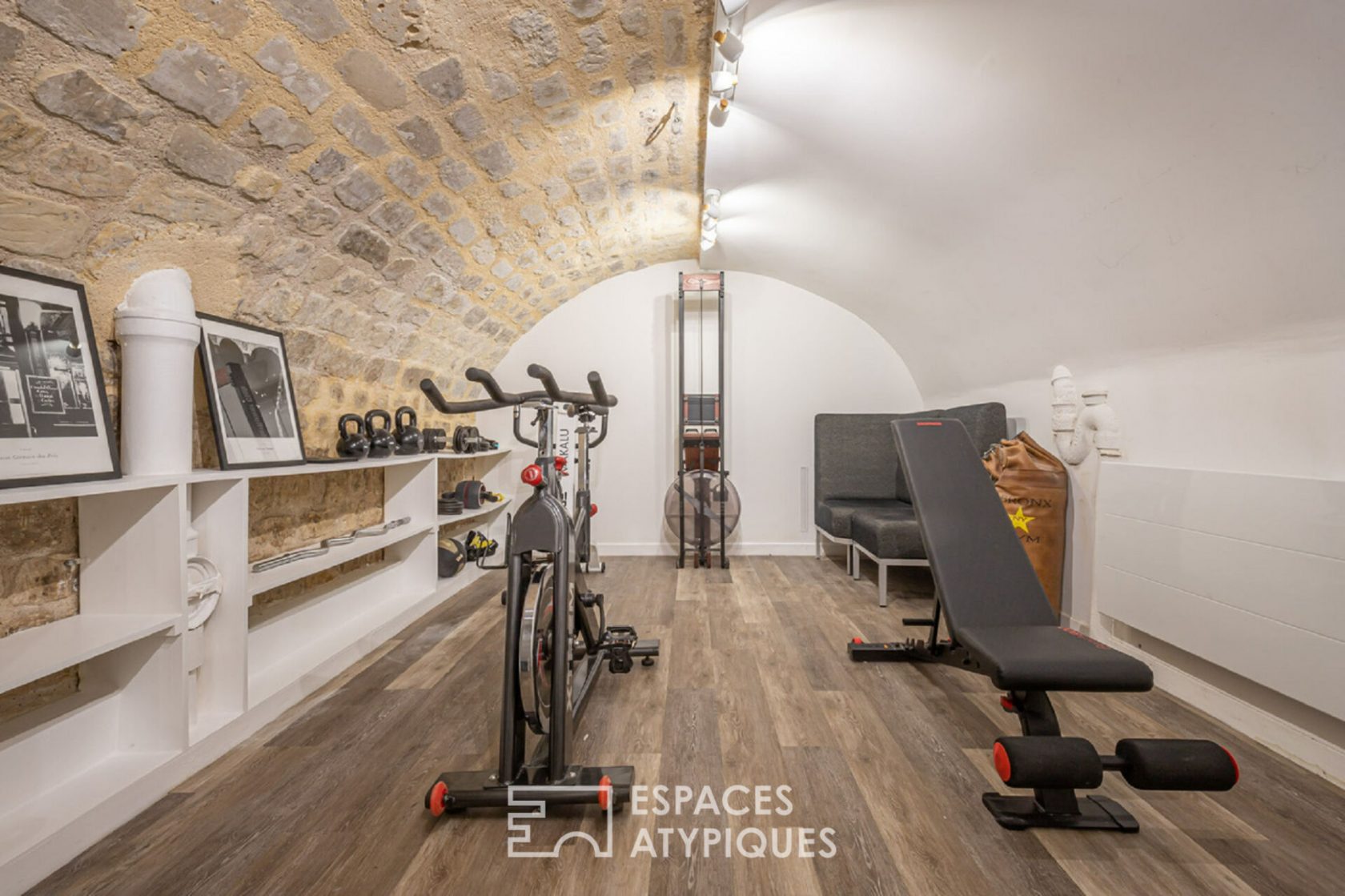 Loft en sous-sol avec caves voutées