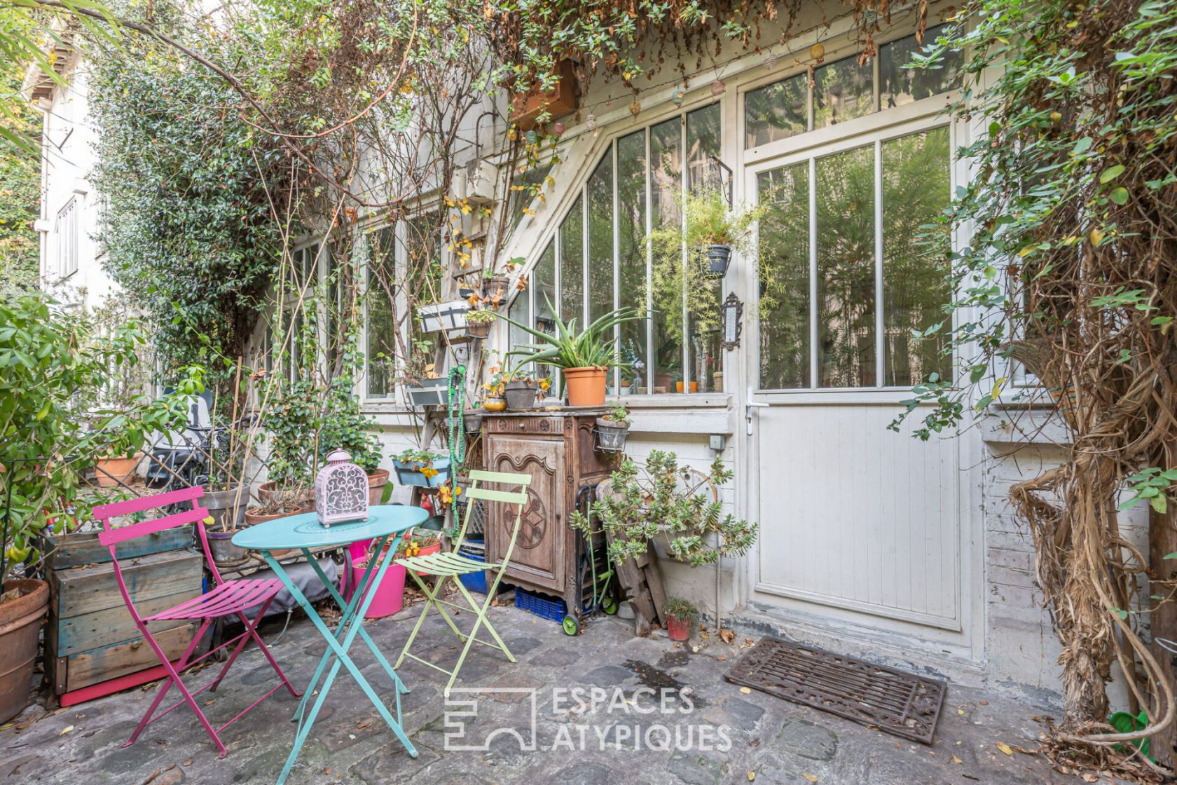 Quadruplex with tree-lined courtyard