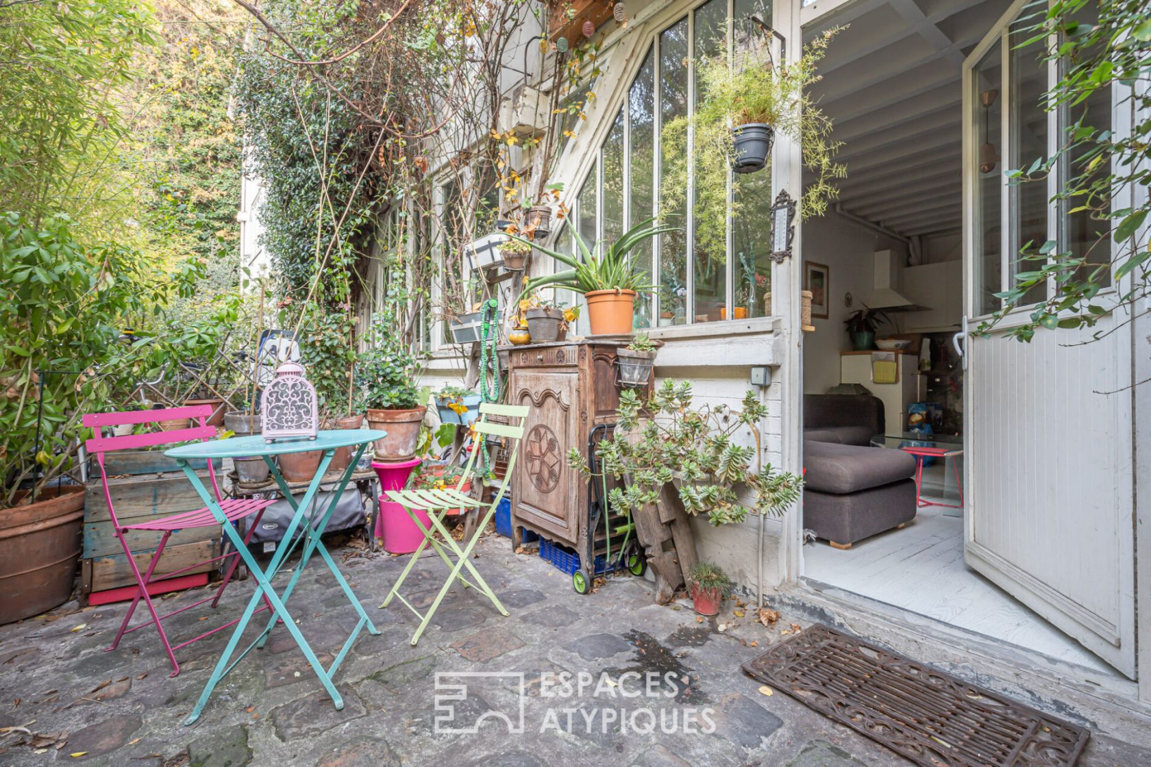 Quadruplex with tree-lined courtyard