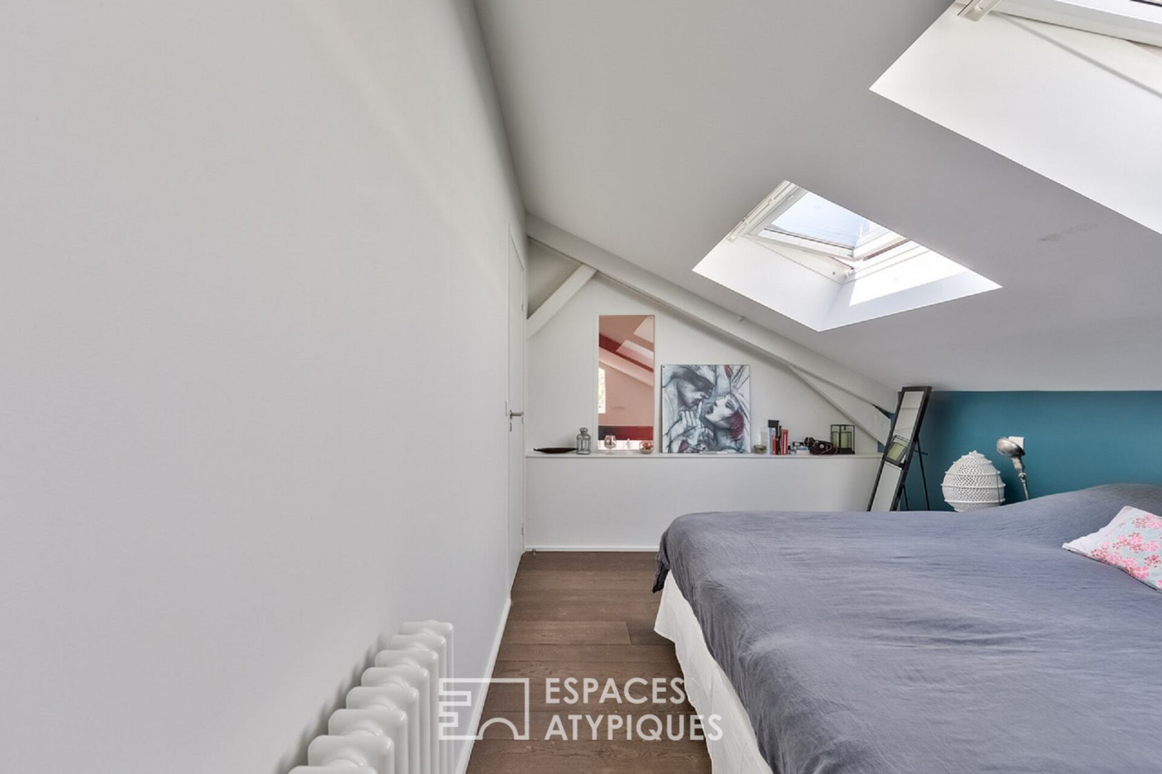 Contemporary loft in an old carpentry