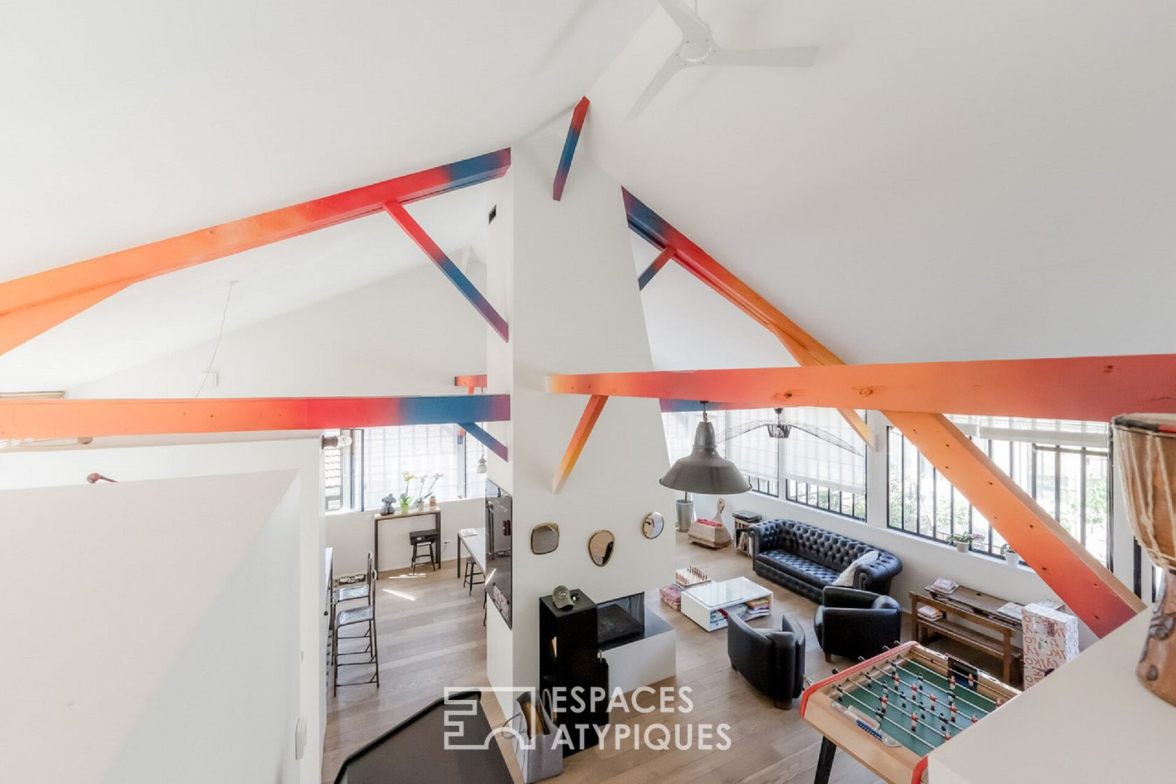 Contemporary loft in an old carpentry