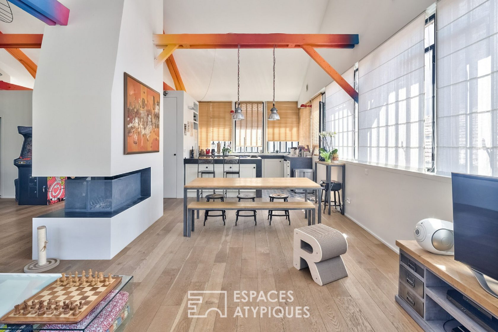 Contemporary loft in an old carpentry