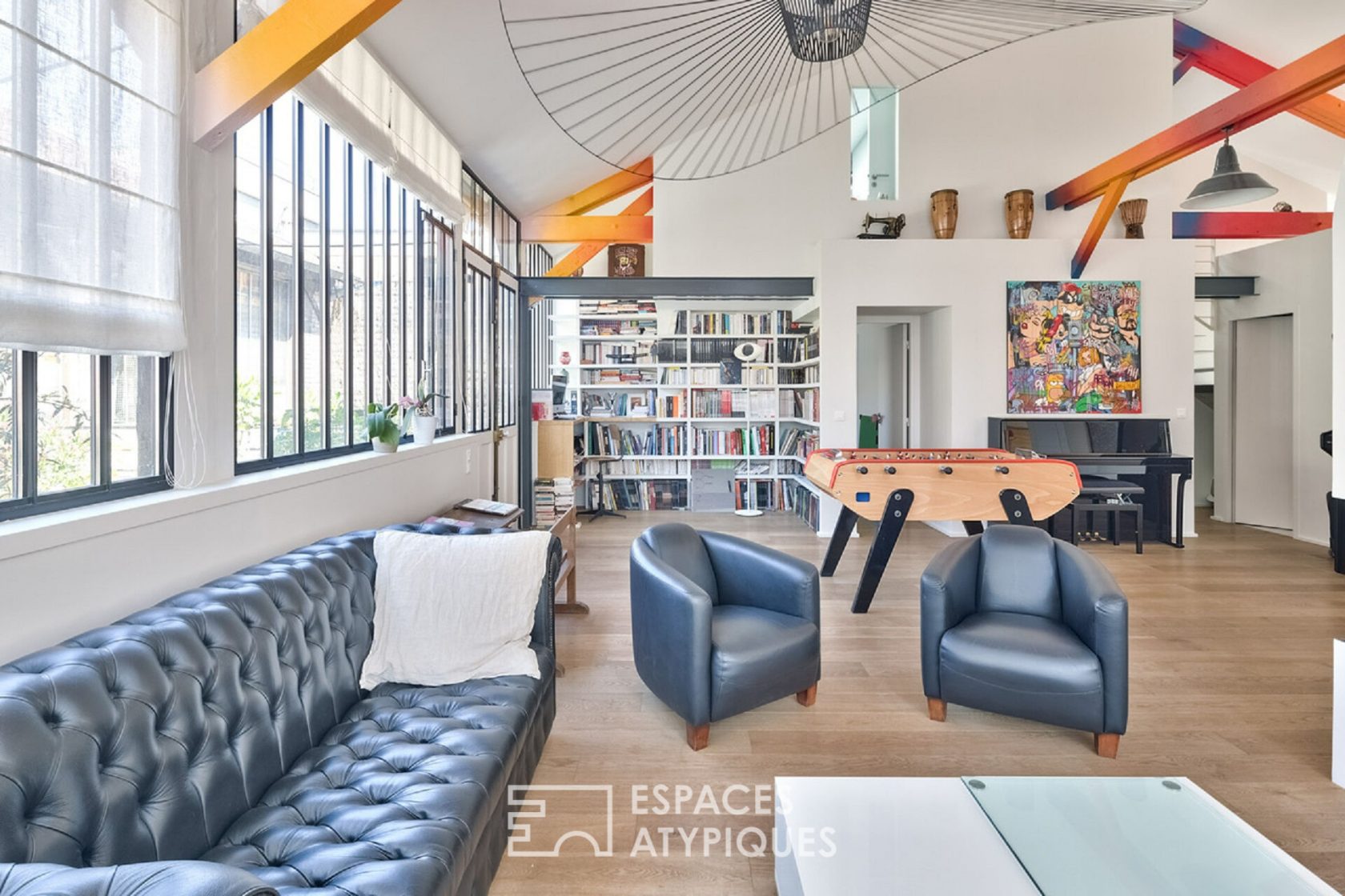 Contemporary loft in an old carpentry