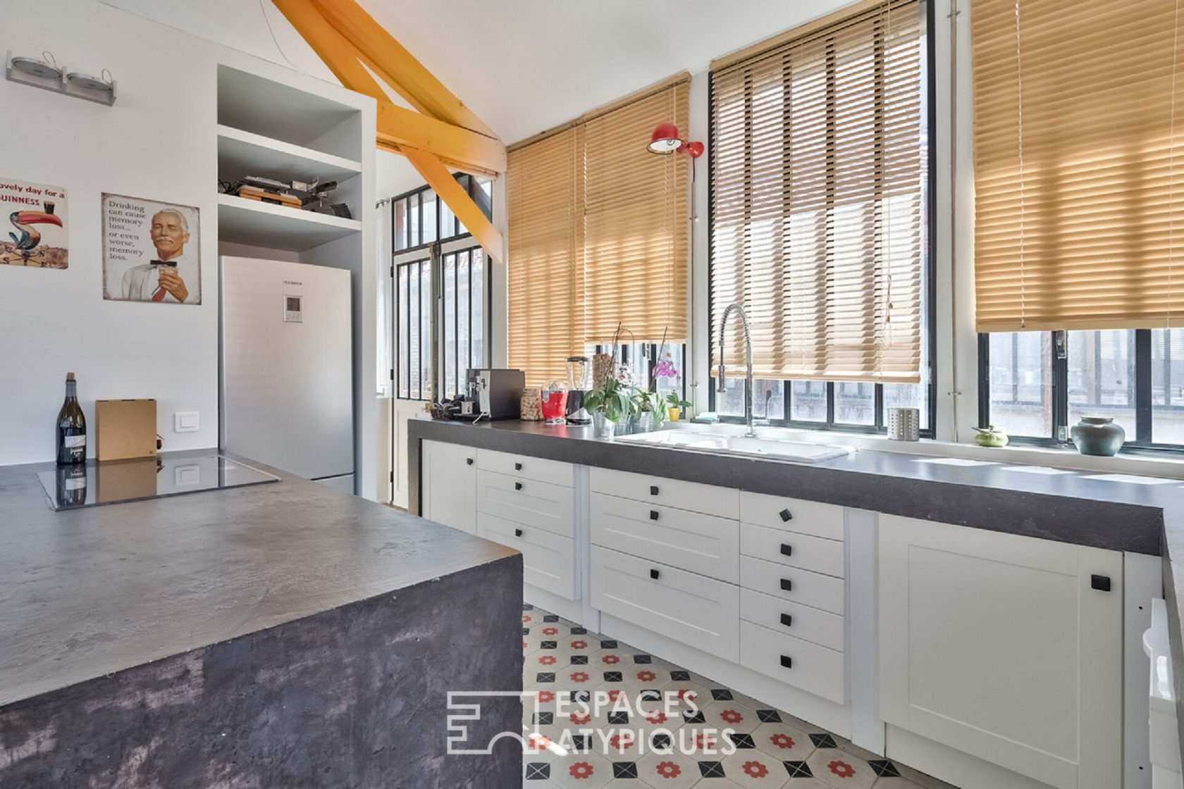 Contemporary loft in an old carpentry