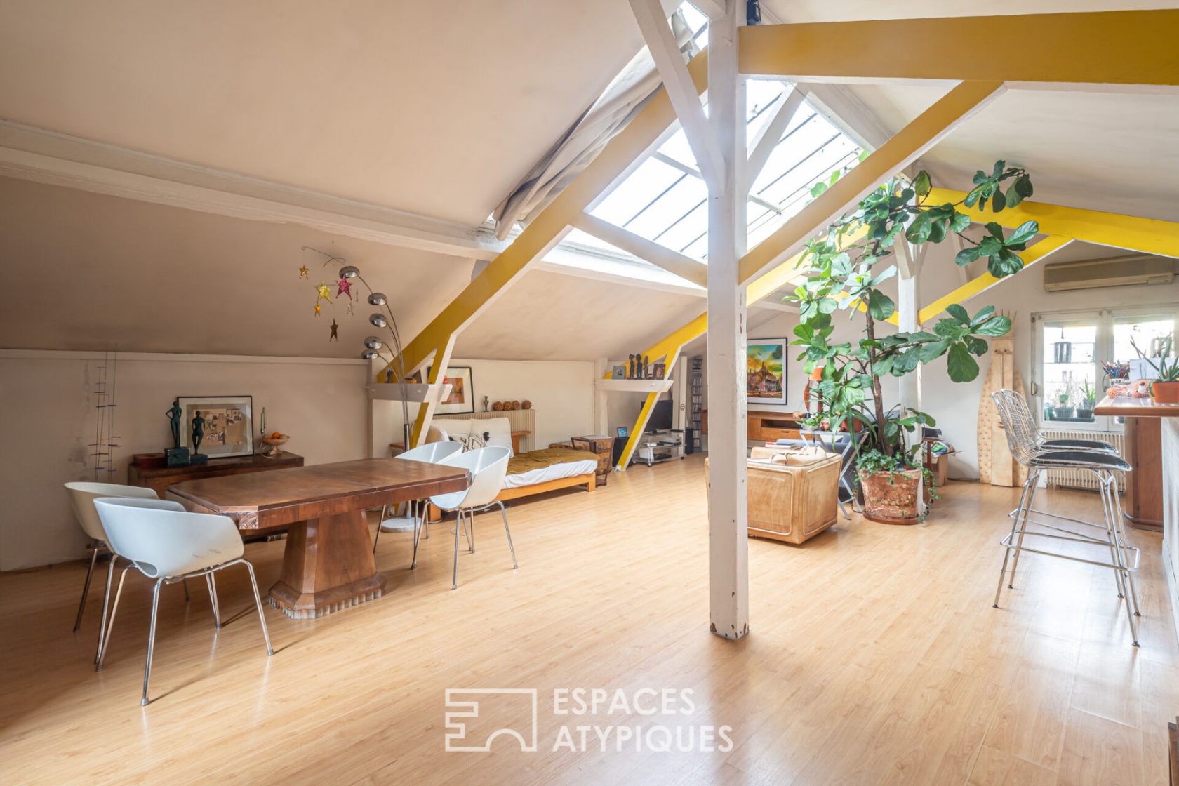 Duplex familial dans une ancienne fabrique de landaus