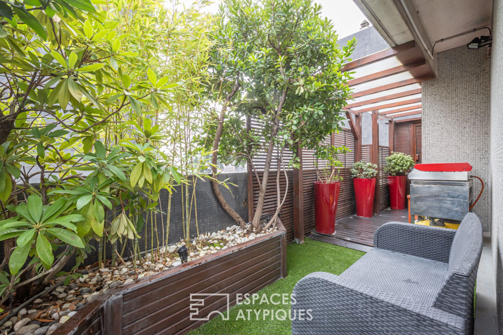 Top floor with tree-lined terraces
