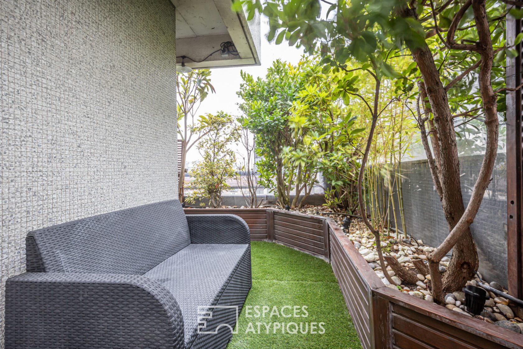 Top floor with tree-lined terraces