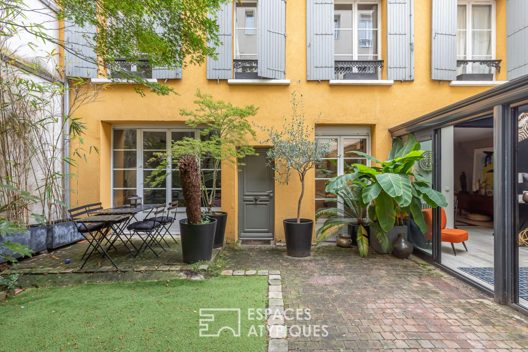 Townhouse with garden