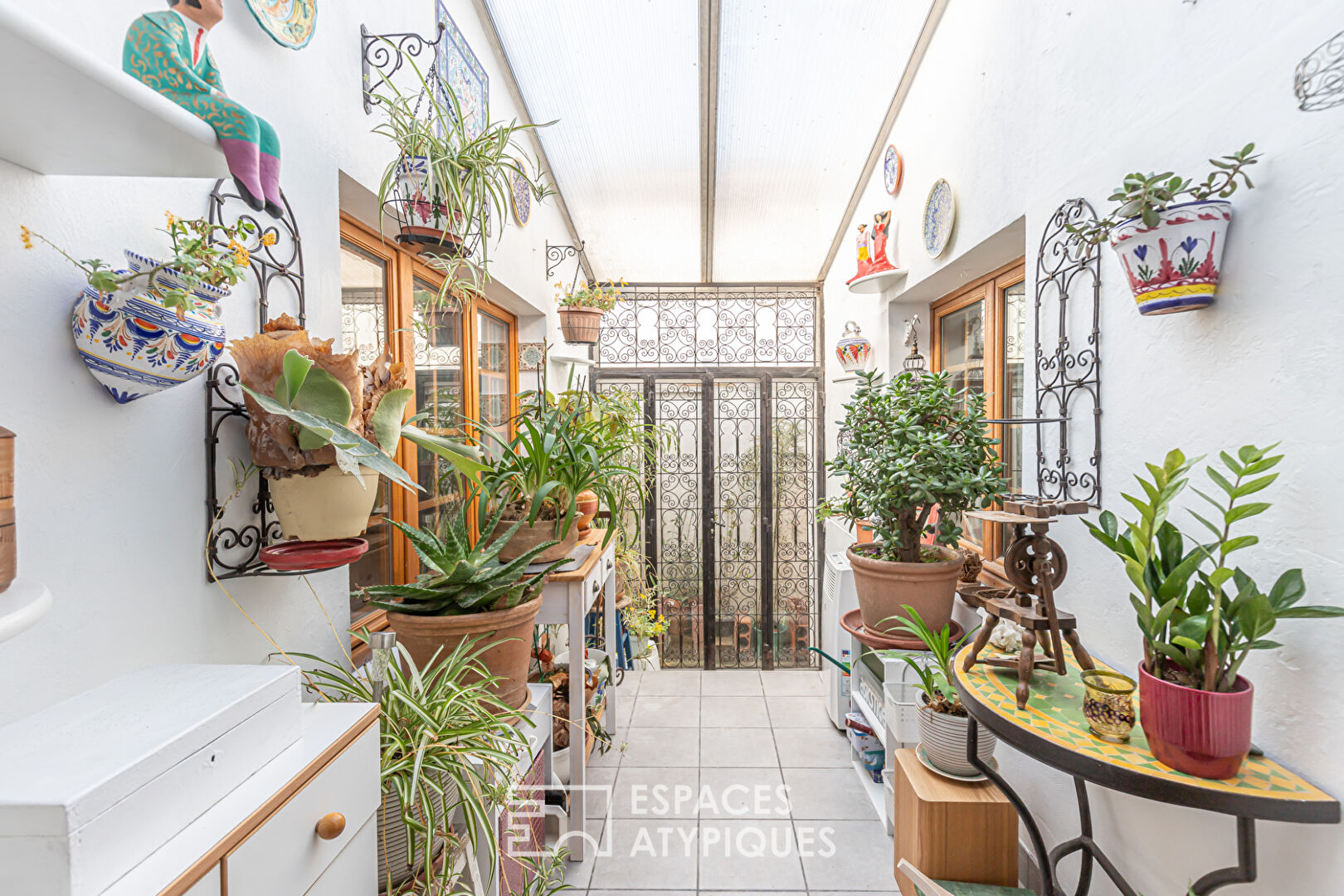 Worker’s house with courtyard and studio to reinvent