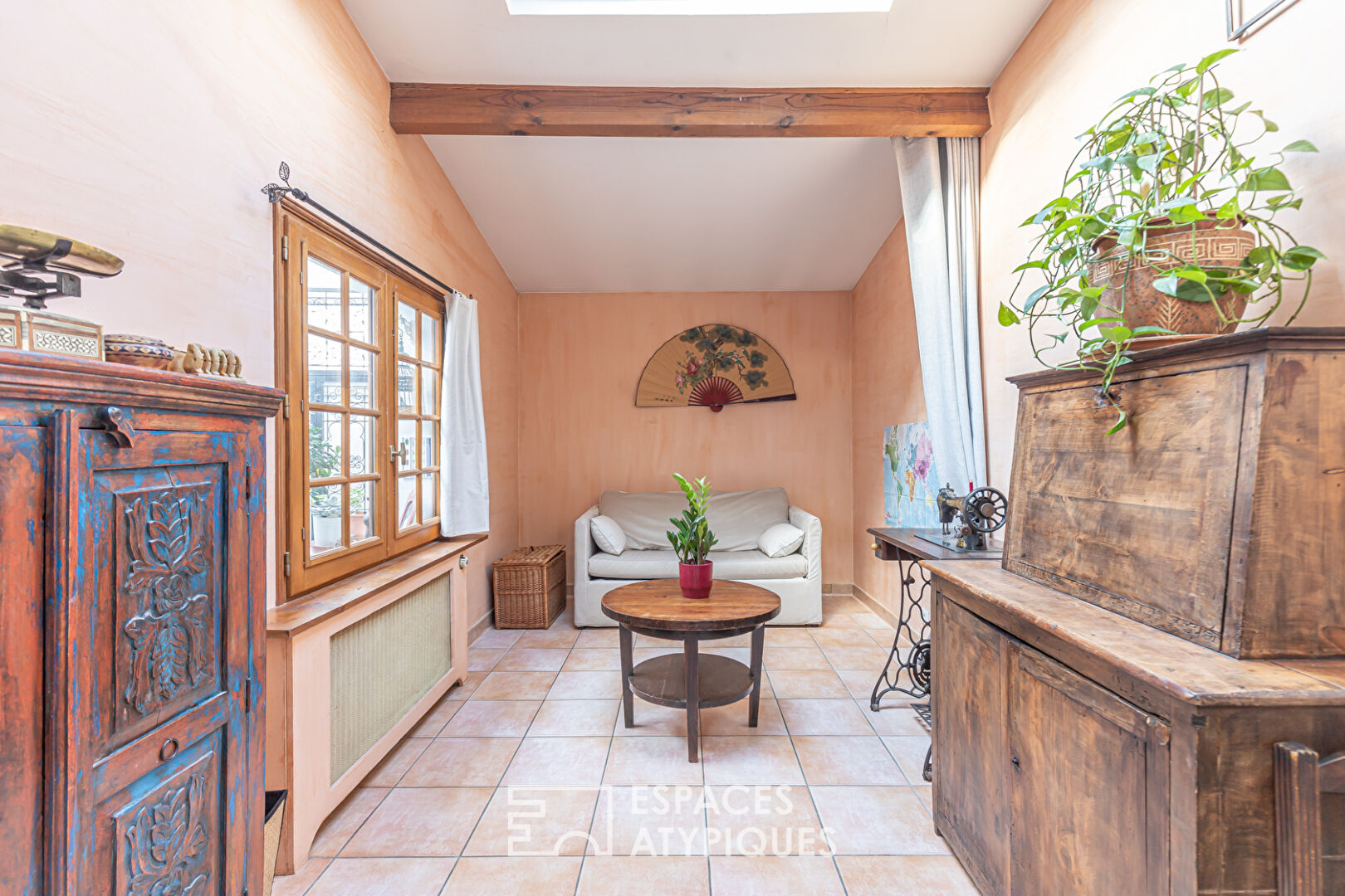 Worker’s house with courtyard and studio to reinvent
