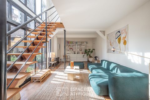 House with windows around a courtyard