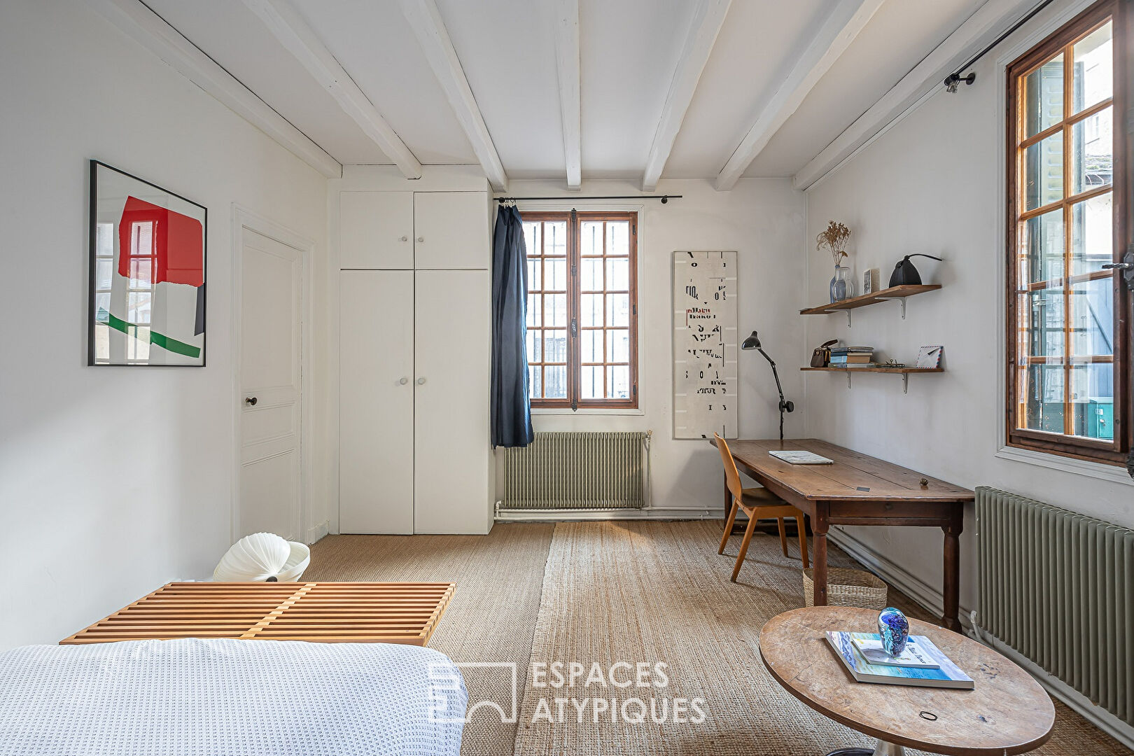 House with windows around a courtyard