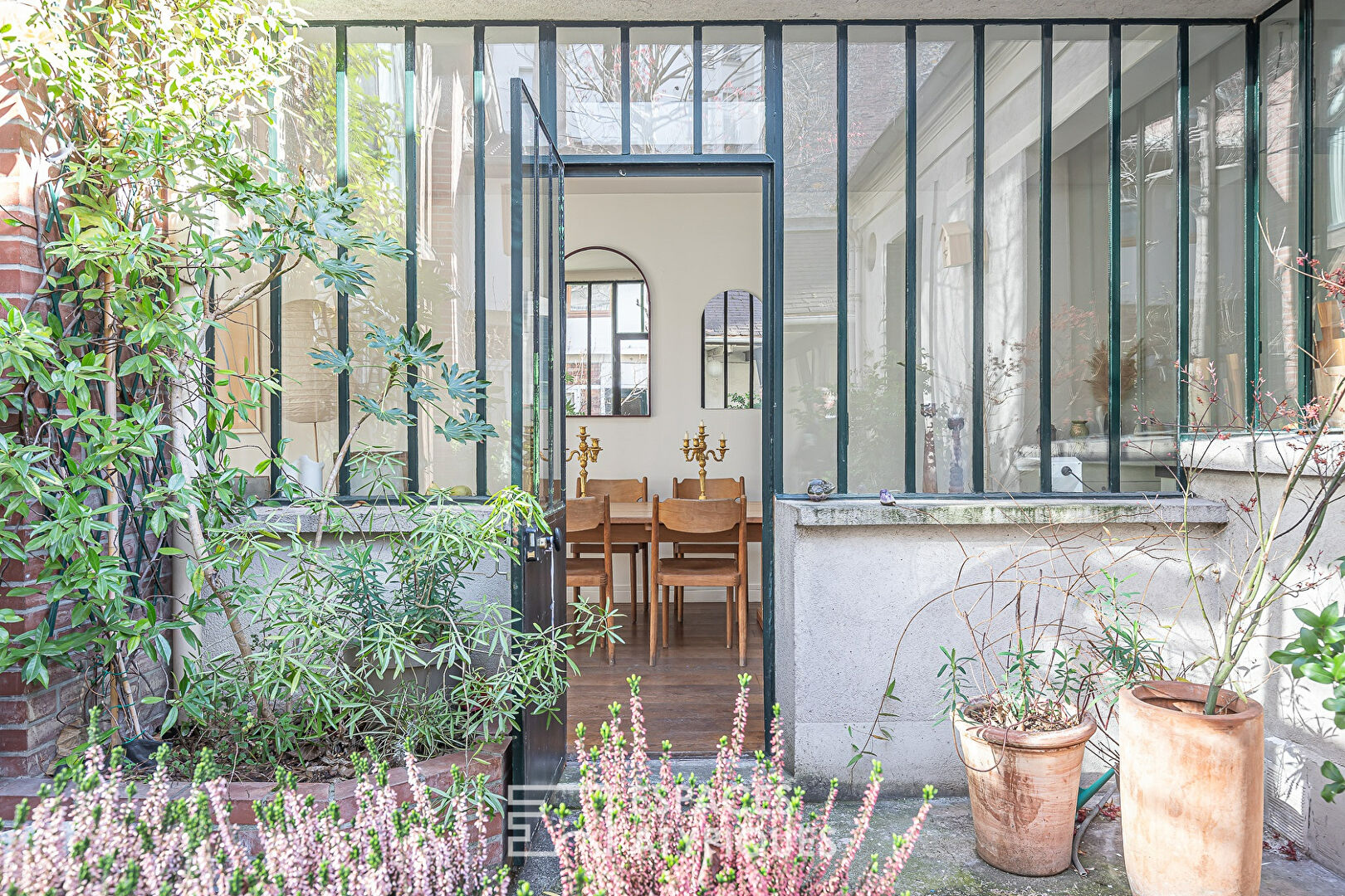 House with windows around a courtyard