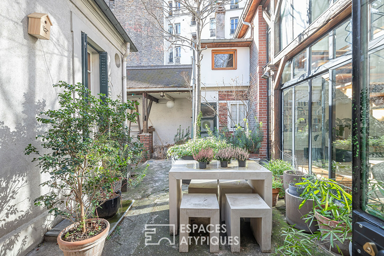 House with windows around a courtyard