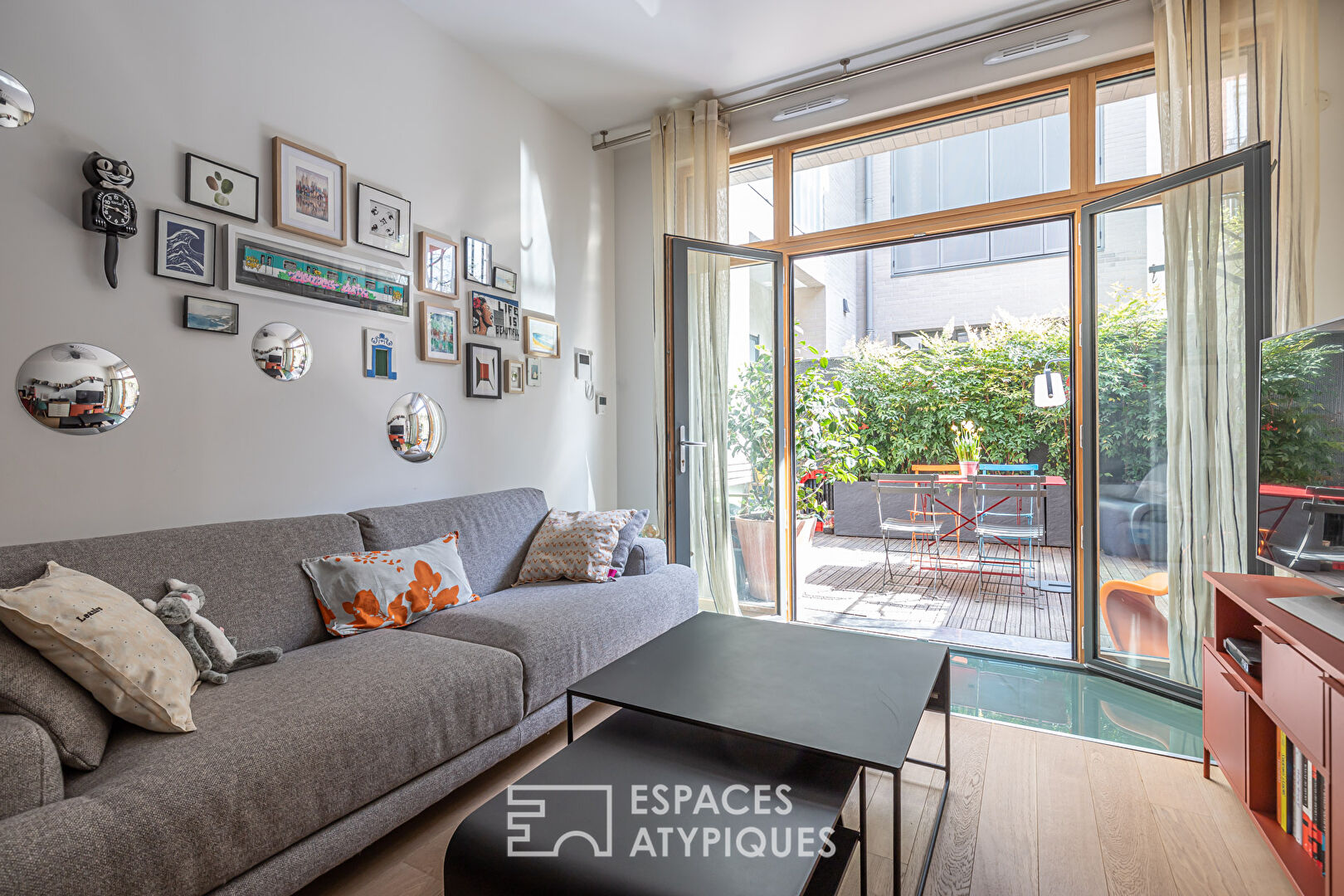 Contemporary duplex with terrace
