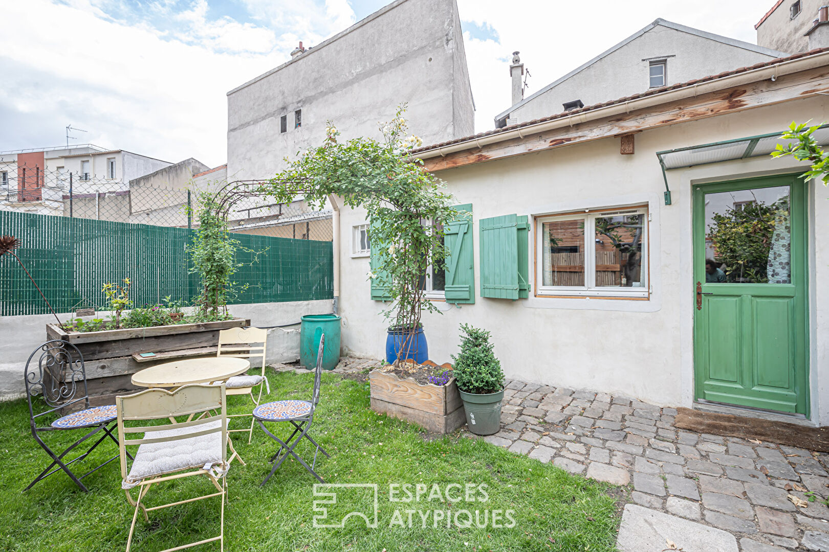 Maisonette with backyard garden