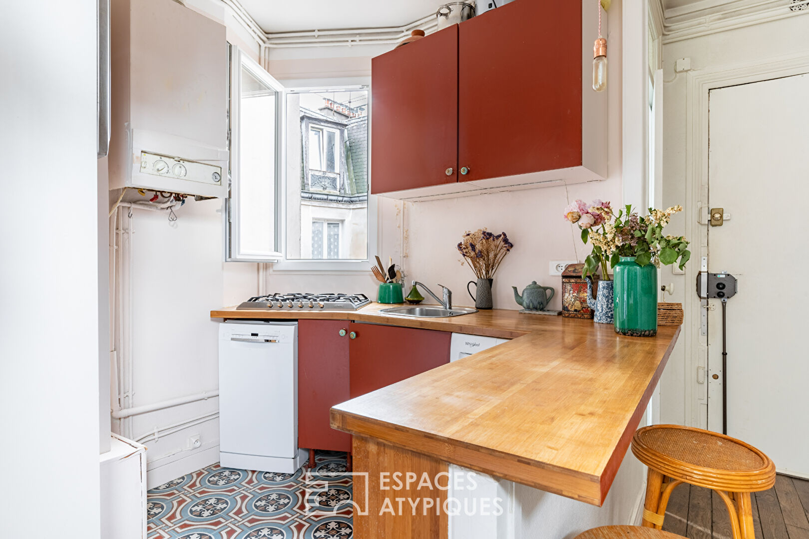 High floor apartment with long balcony
