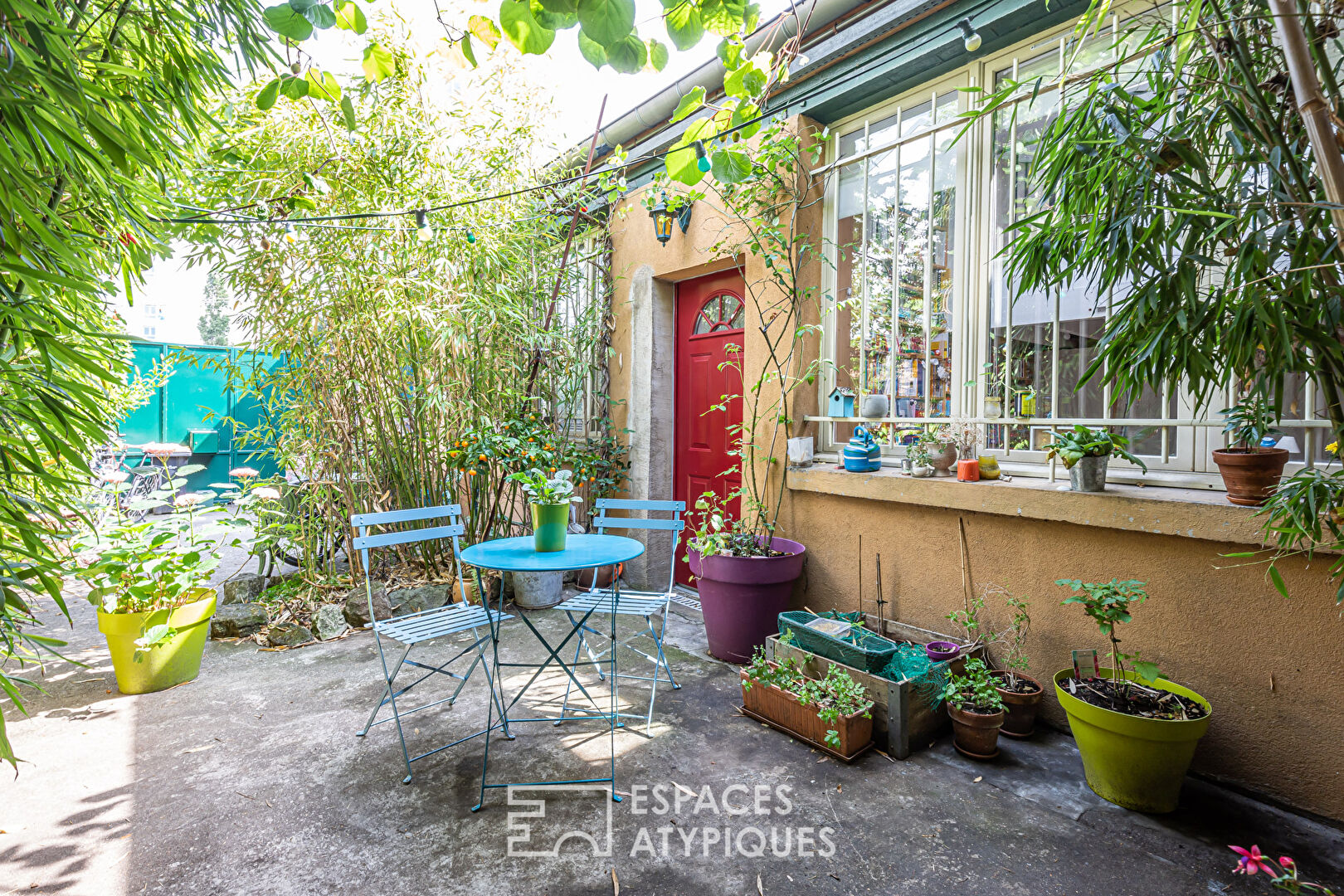 Former workshop with private courtyard