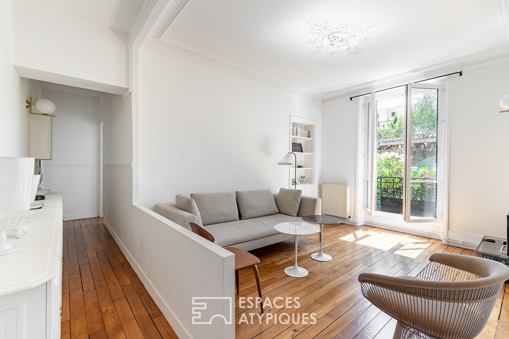 Apartment redesigned by architect with open view