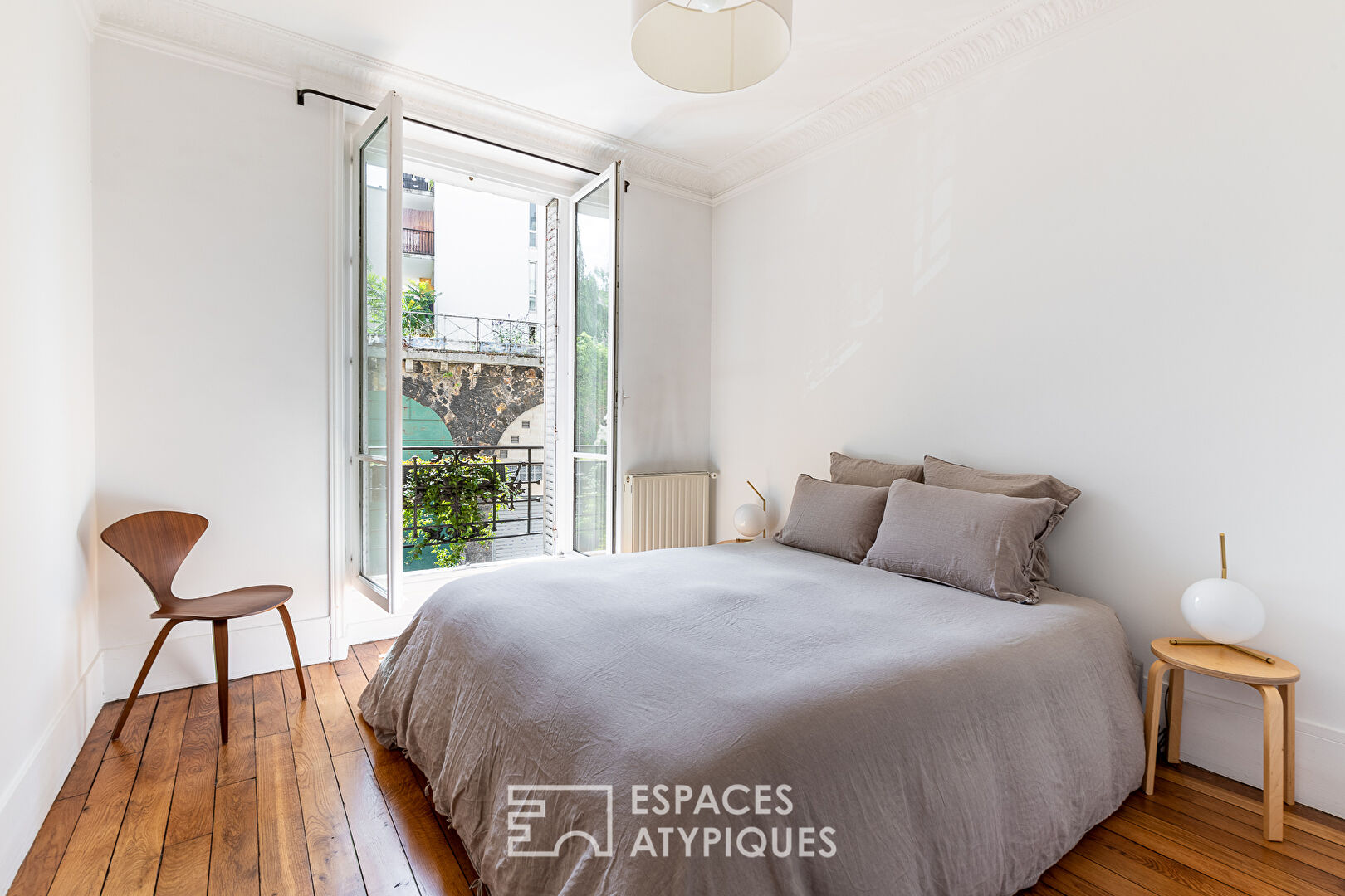 Apartment redesigned by architect with open view