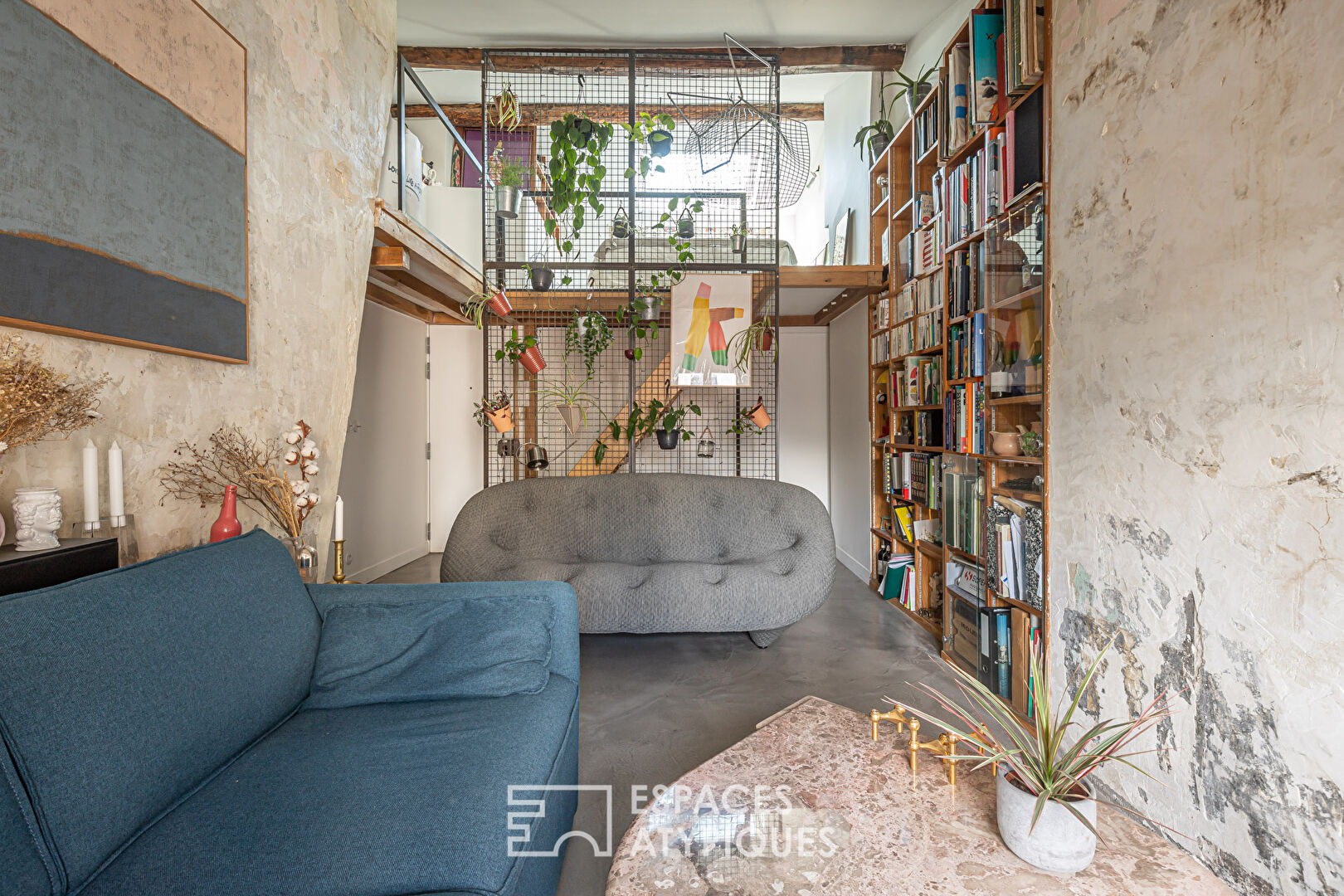 Dernier étage arty repensé par architecte