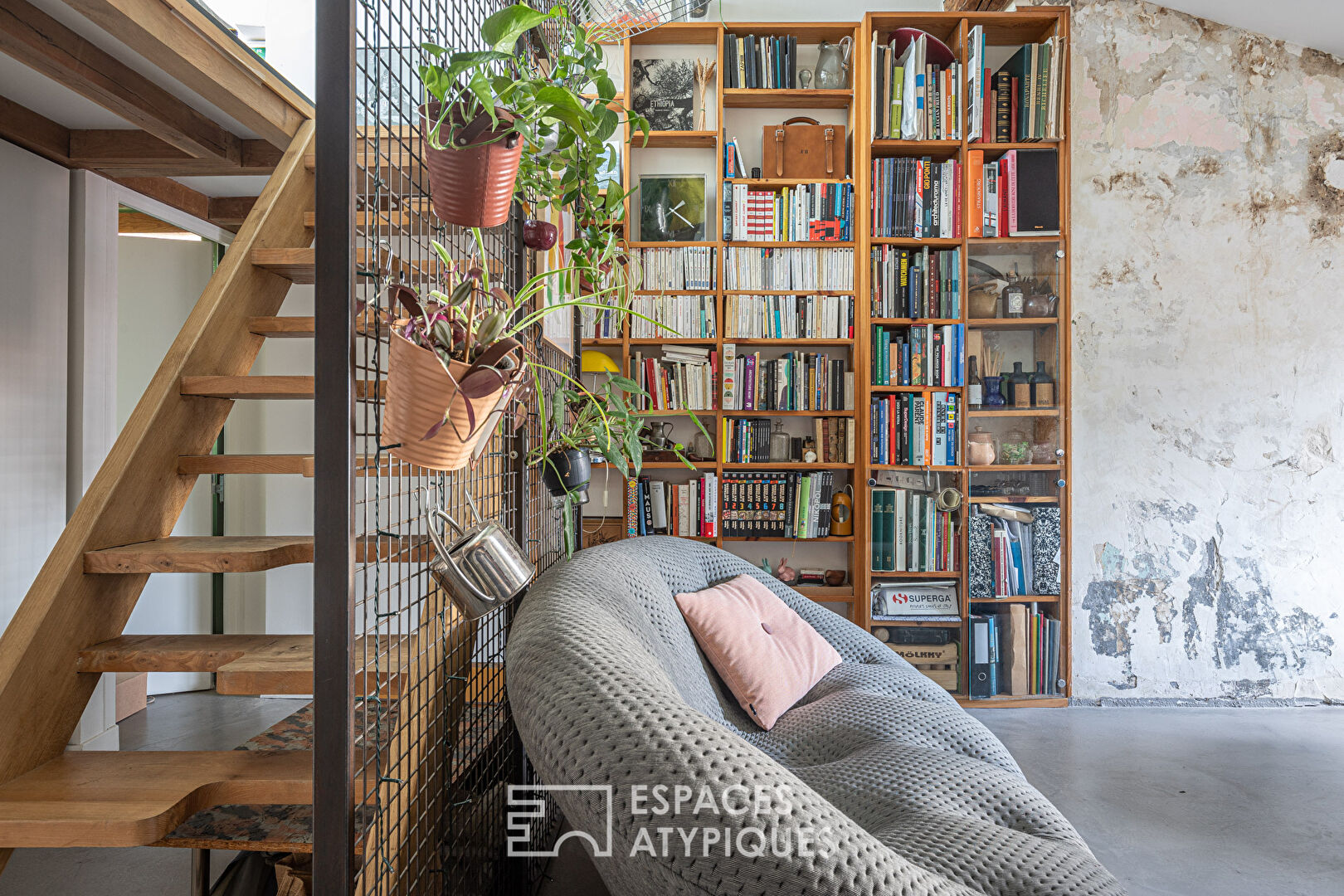 Dernier étage arty repensé par architecte