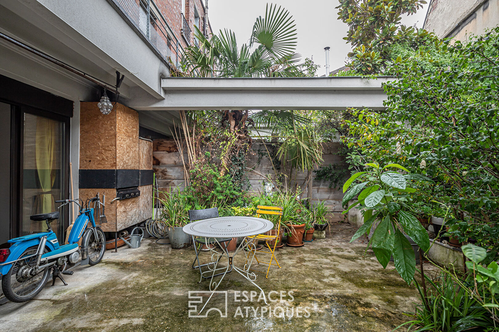 Loft with canopy and patio