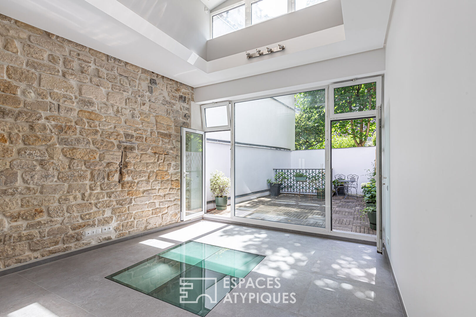 Ancien atelier de métallurgie avec terrasse et patio