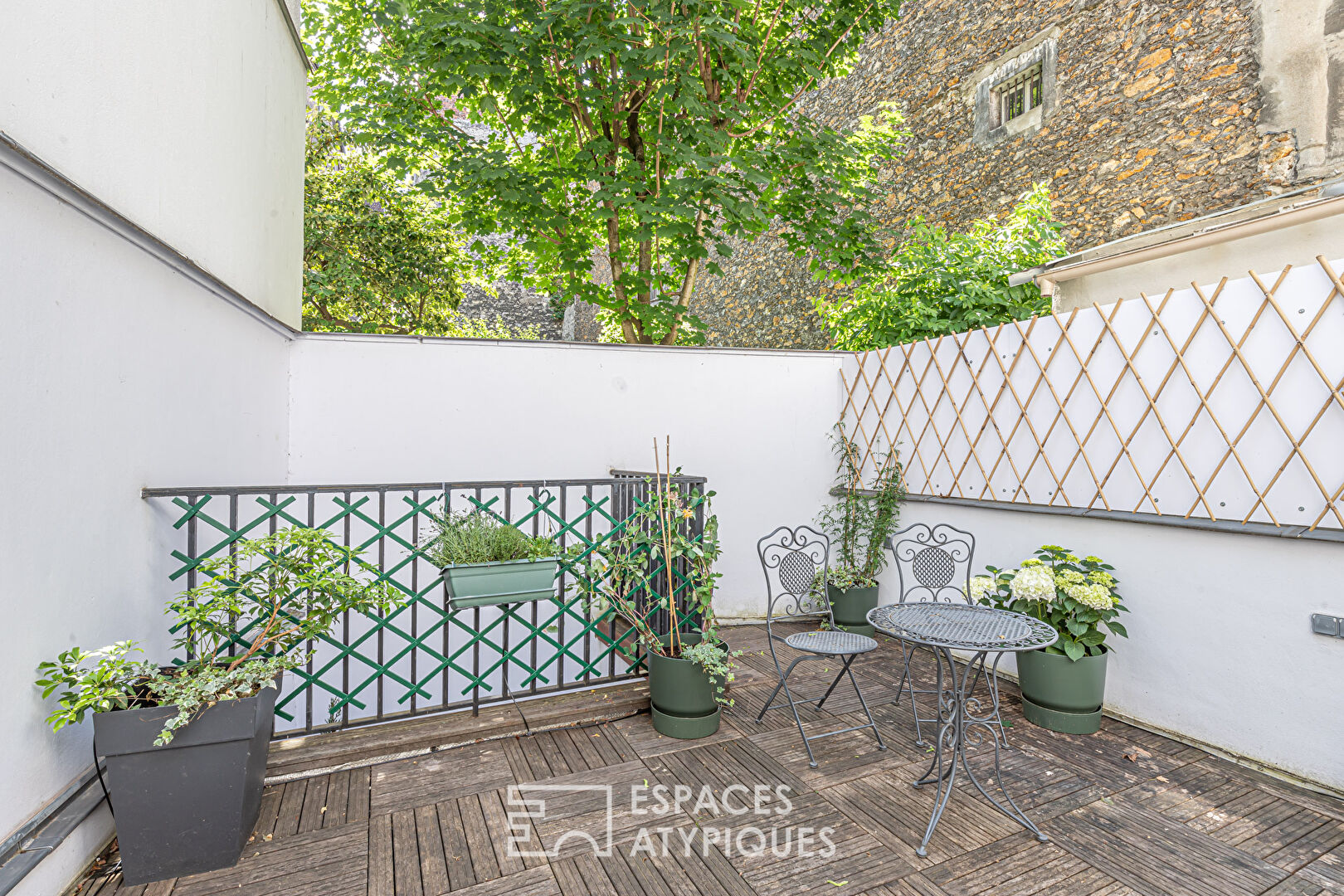 Ancien atelier de métallurgie avec terrasse et patio