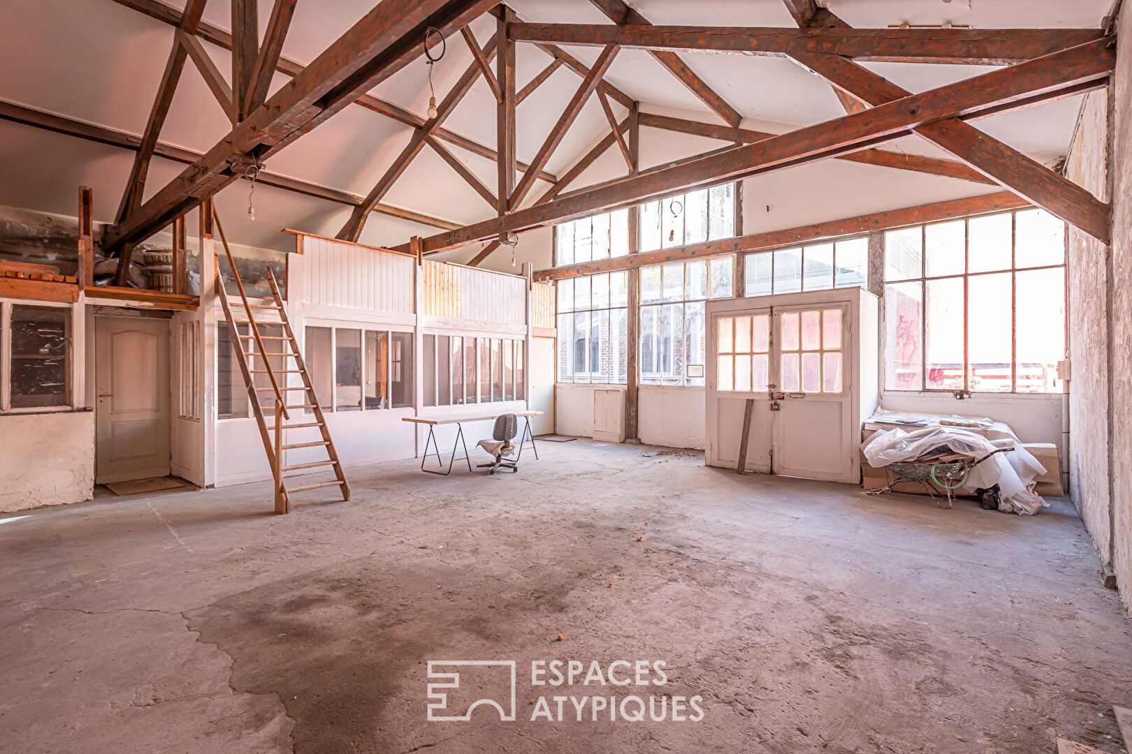 Loft to reinvent in a former distillery