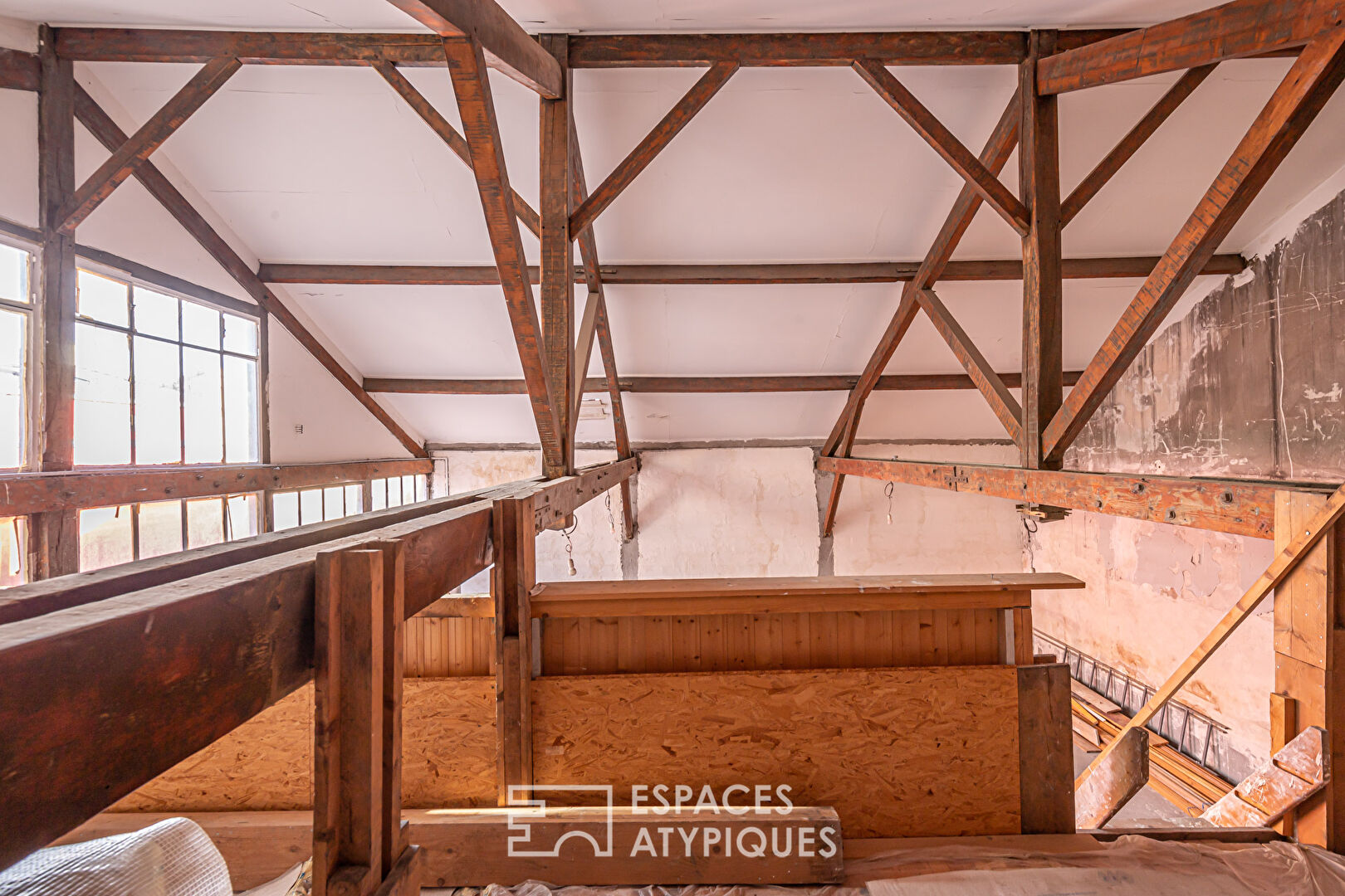 Loft to reinvent in a former distillery
