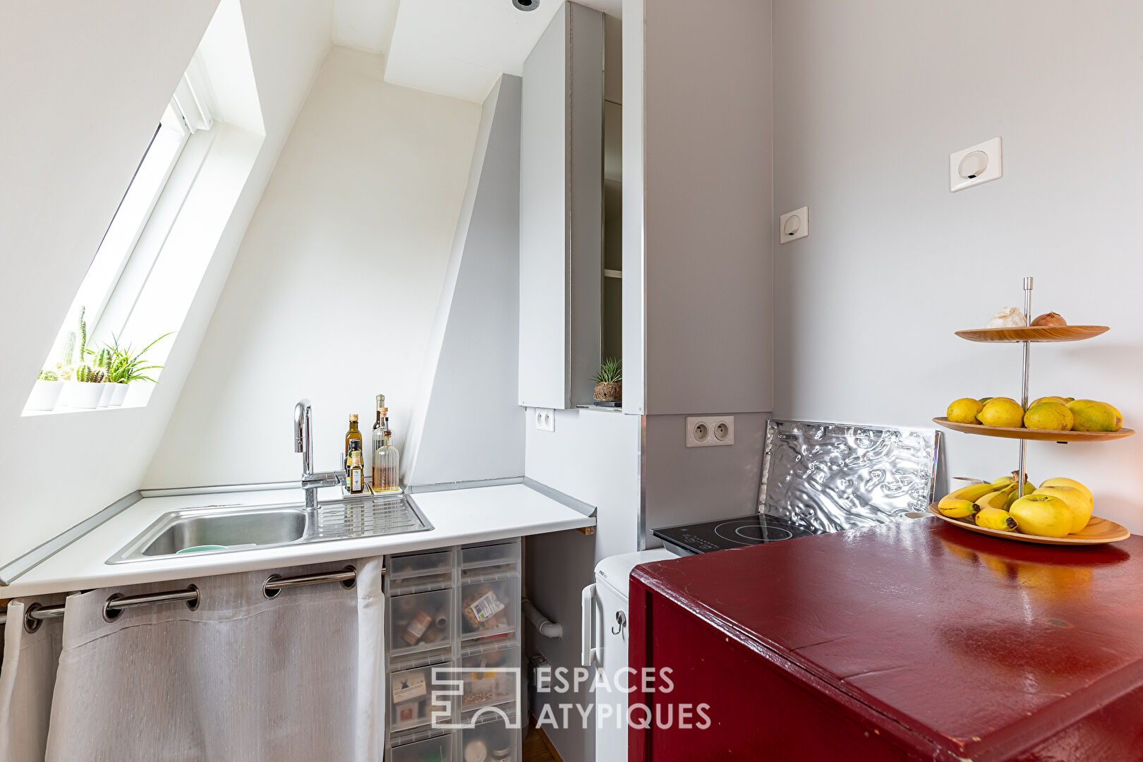 Dernier étage d’architecte épuré avec balconnets