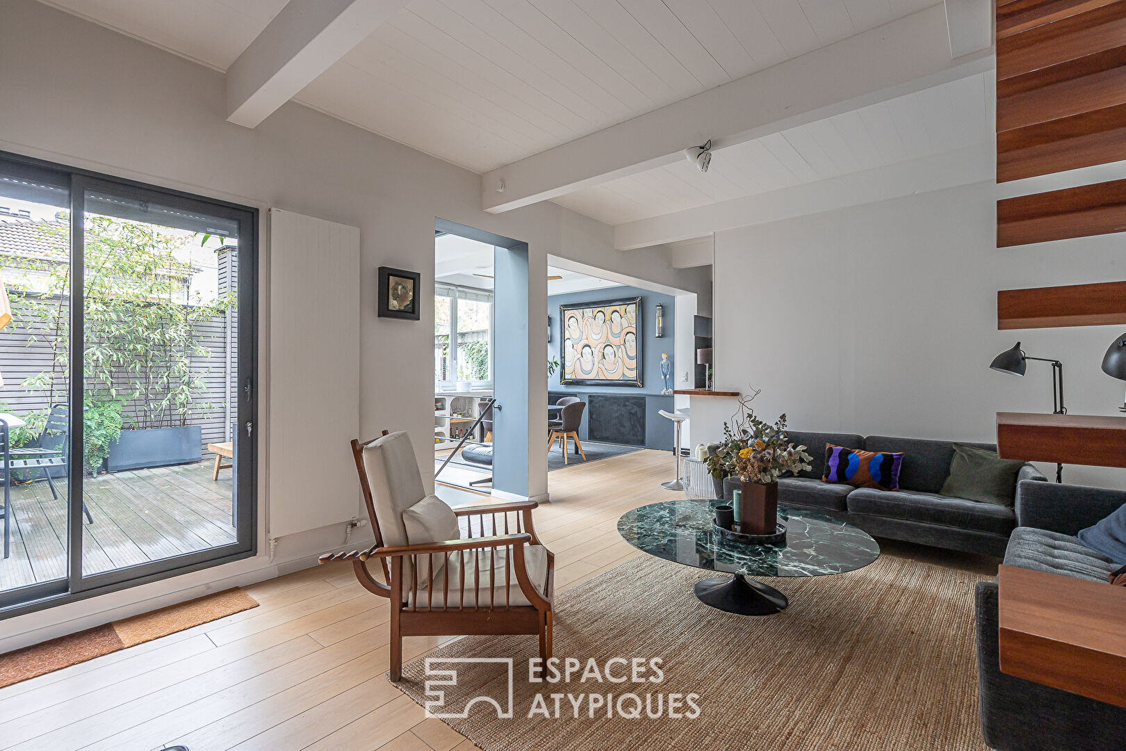 Maison contemporaine de charme avec cour et terrasse