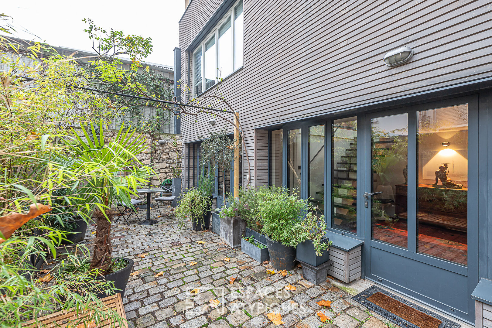 Maison contemporaine de charme avec cour et terrasse