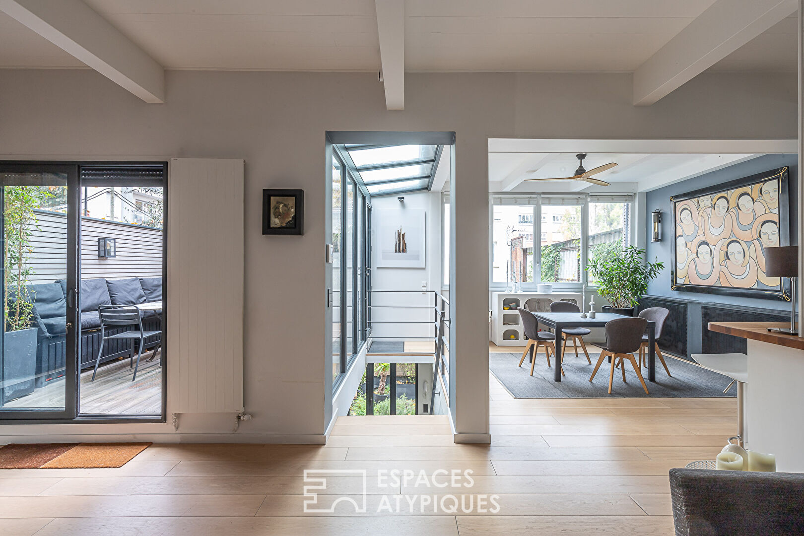 Maison contemporaine de charme avec cour et terrasse