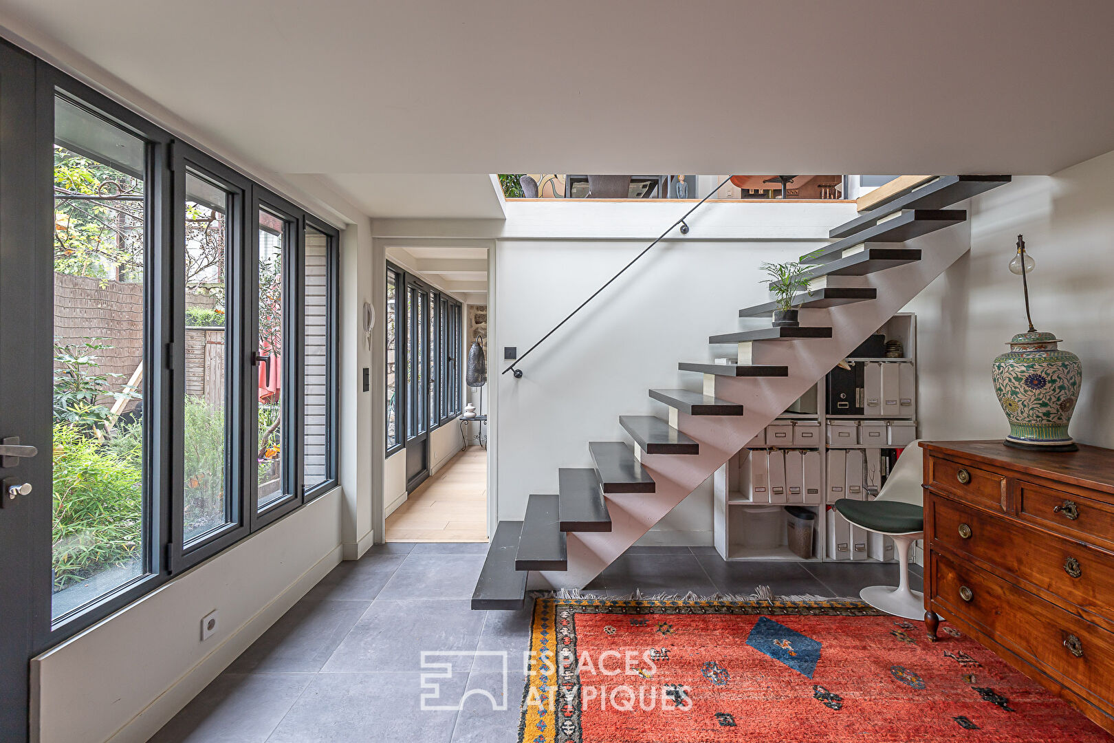 Maison contemporaine de charme avec cour et terrasse