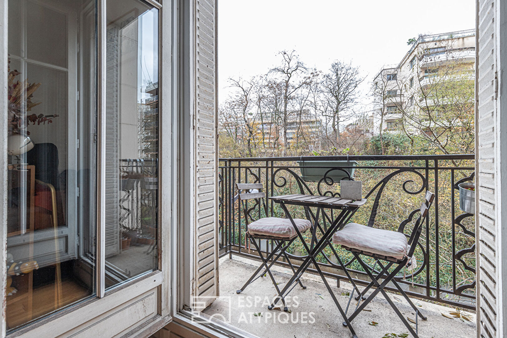 Apartment with balcony