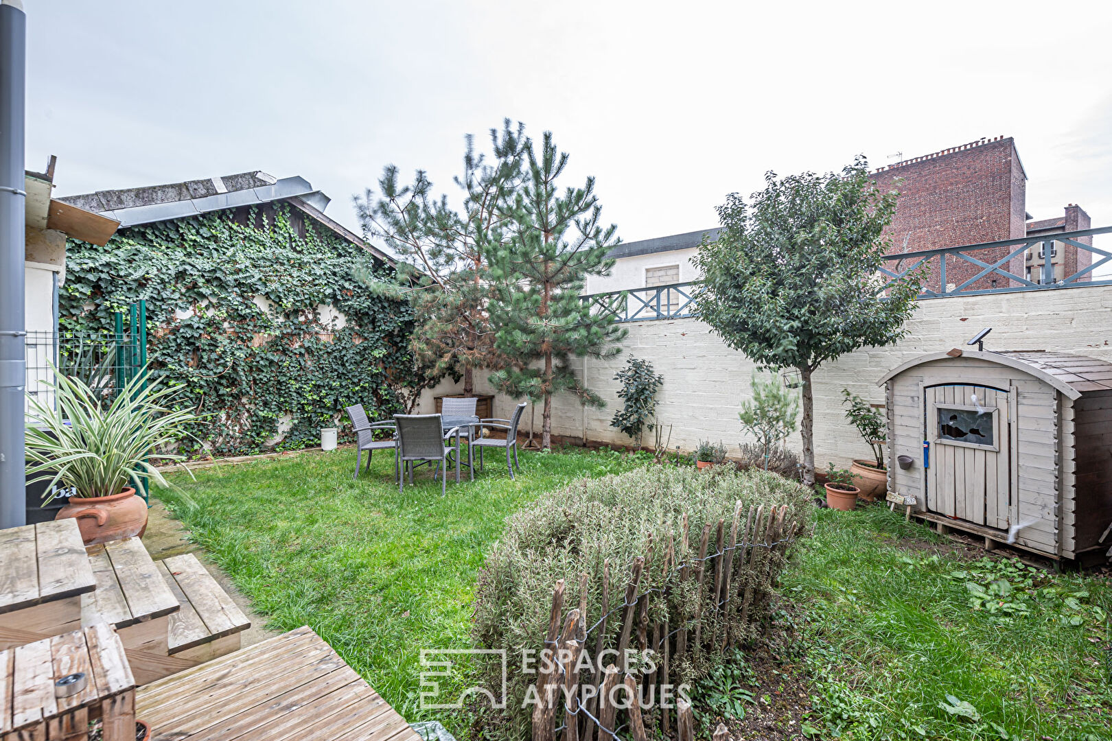 Two-level apartment with garden