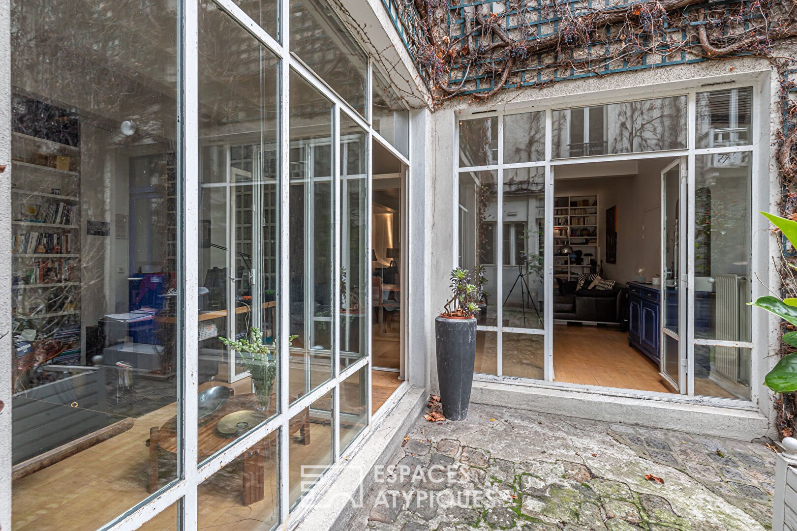 Ancien garage réhabilité avec terrasse
