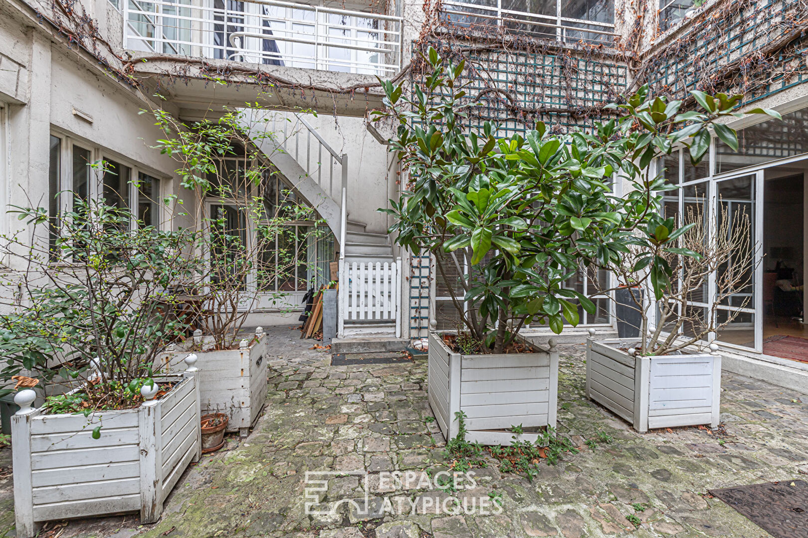 Ancien garage réhabilité avec terrasse