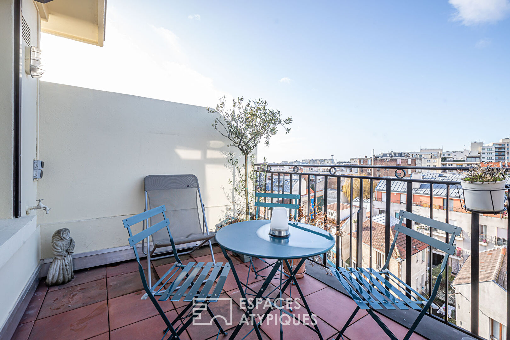 Top floor apartment with terrace