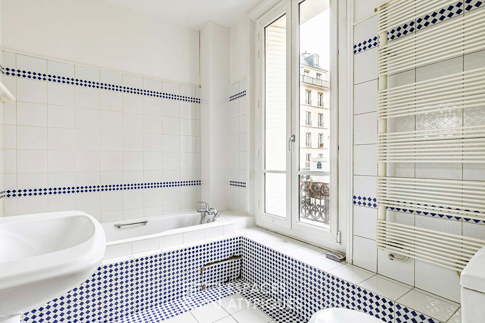 Loft traversant dans un ancien atelier de mosaïste