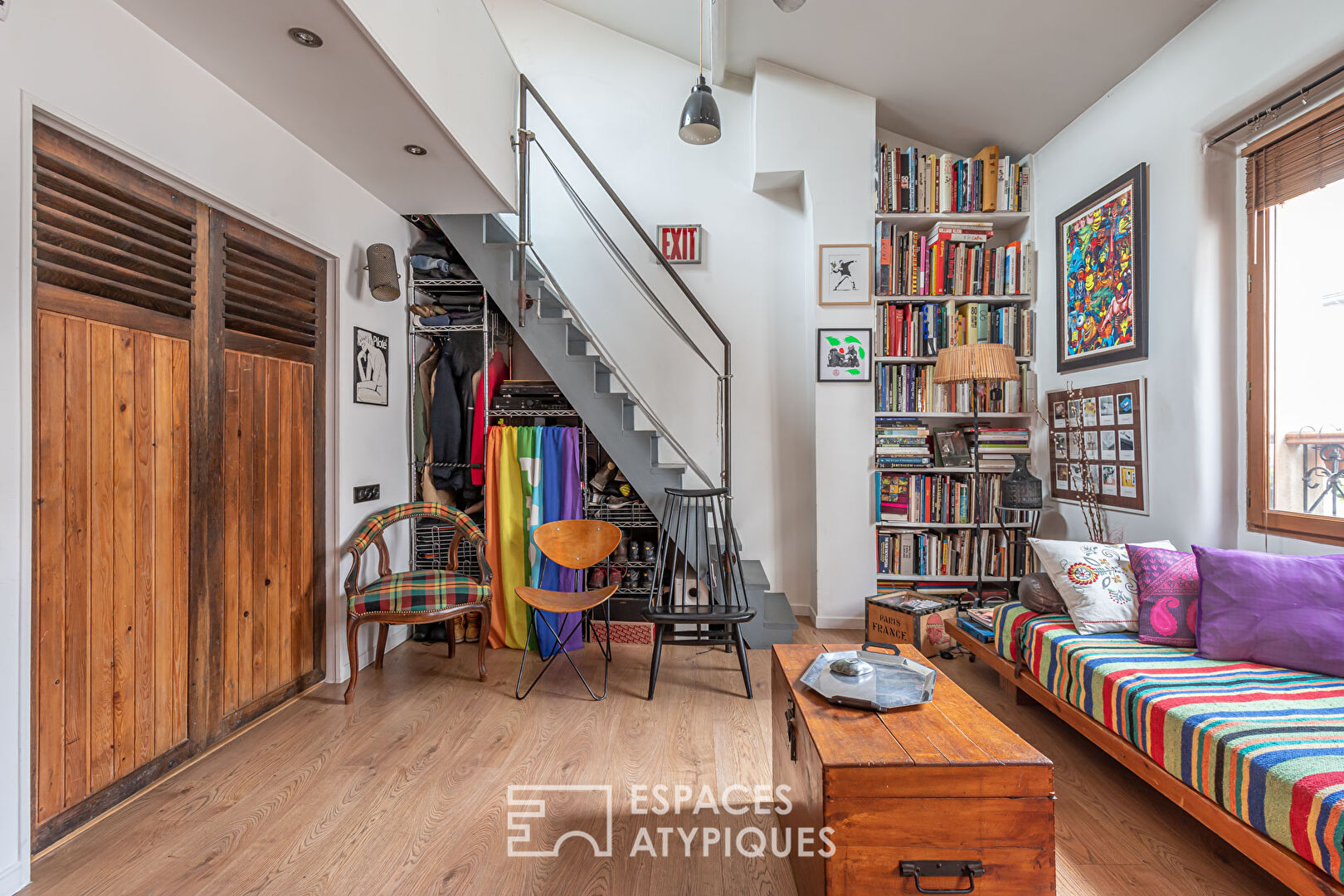 Crossing top floor with a vintage feel