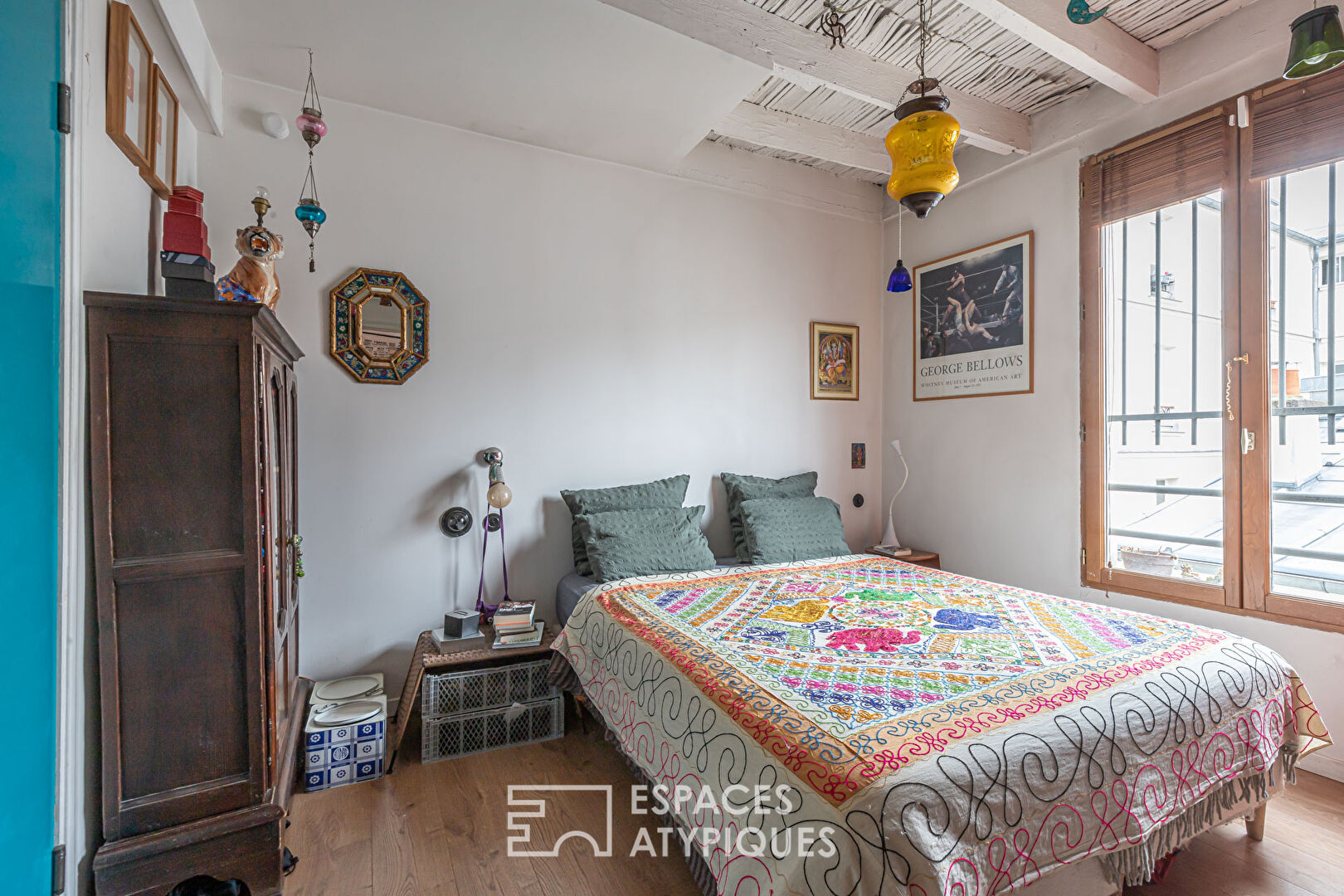 Crossing top floor with a vintage feel