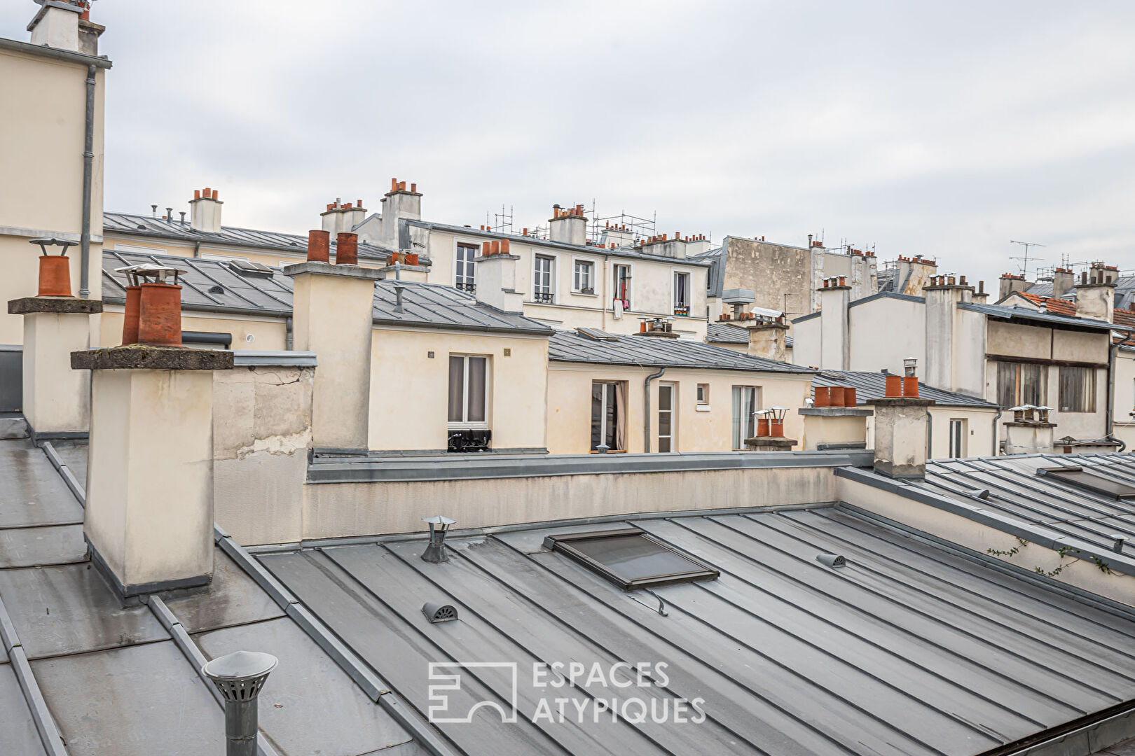 Crossing top floor with a vintage feel