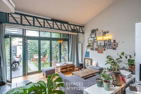 Loft avec mezzanine et cour