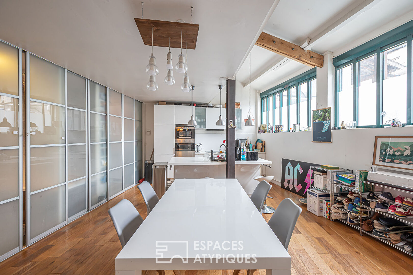 Loft avec mezzanine et cour