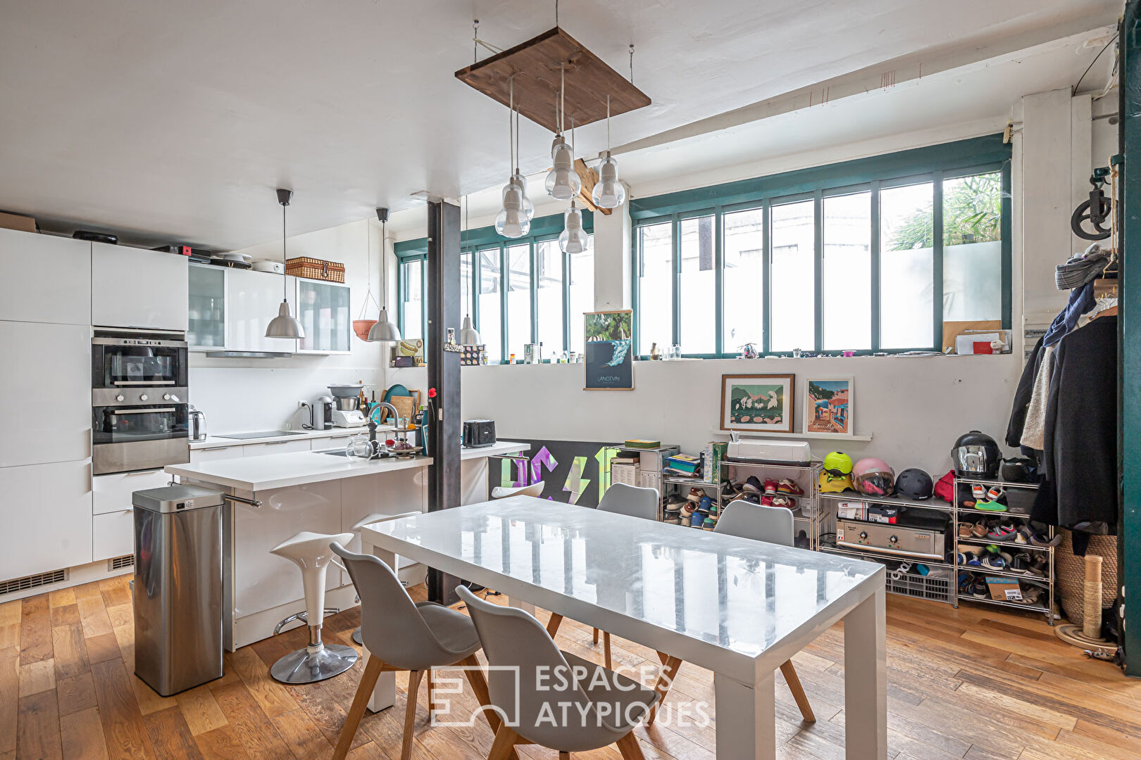 Loft avec mezzanine et cour