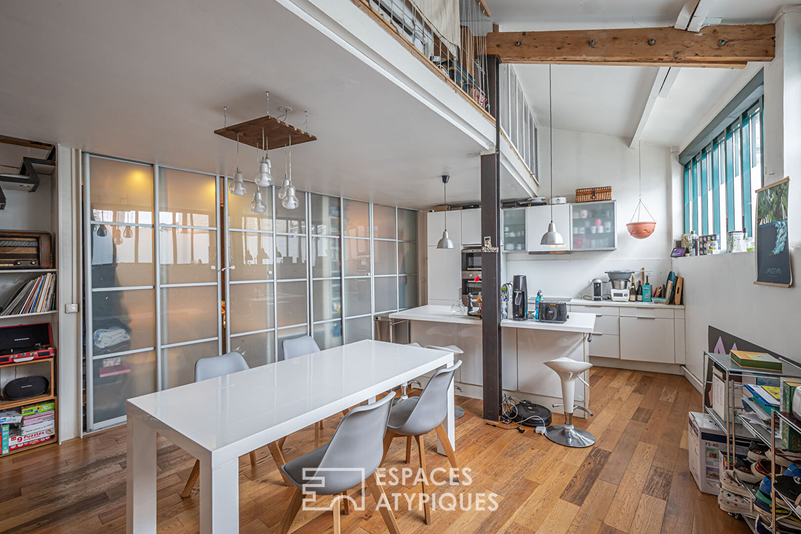 Loft avec mezzanine et cour