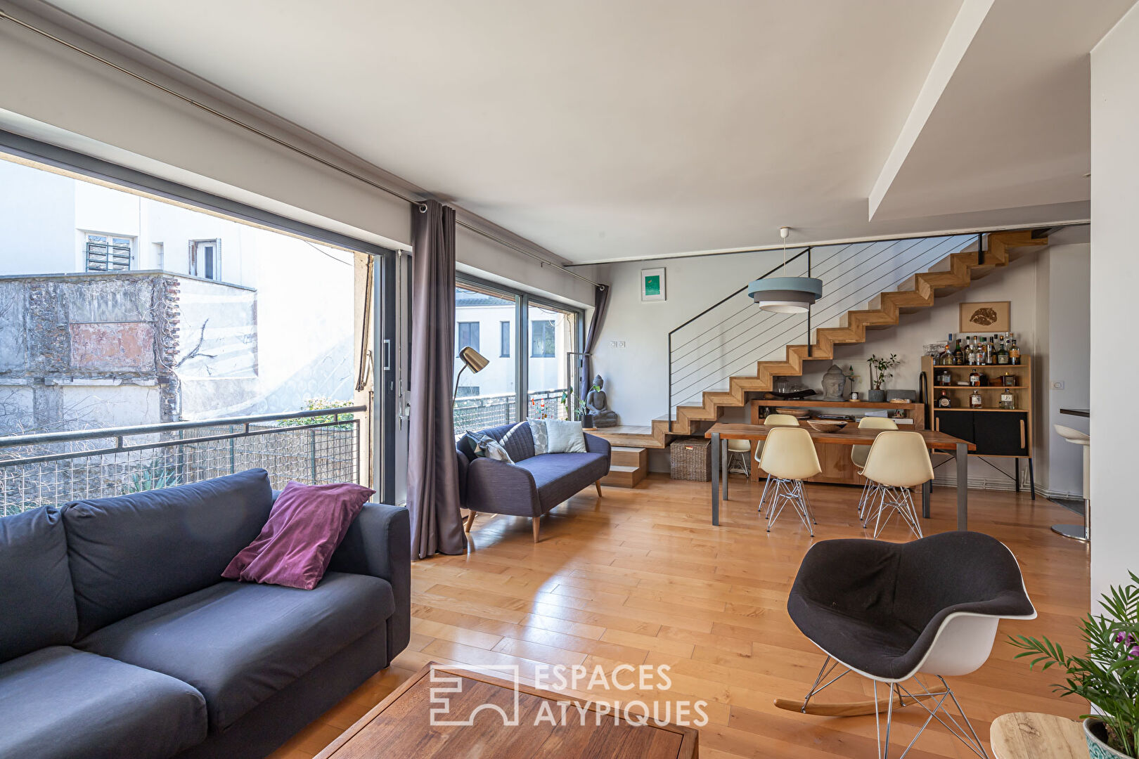 Duplex crossing on the top floor